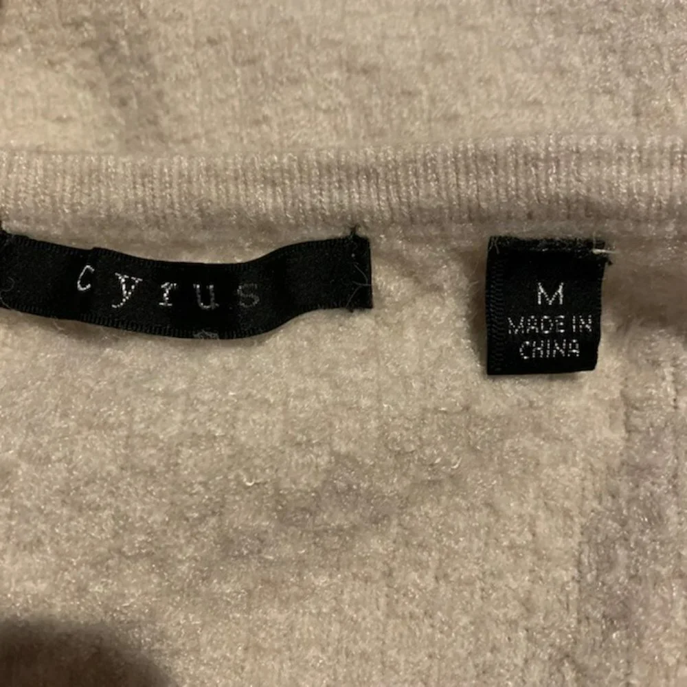 Cyrus Pullover Sweater Size Medium